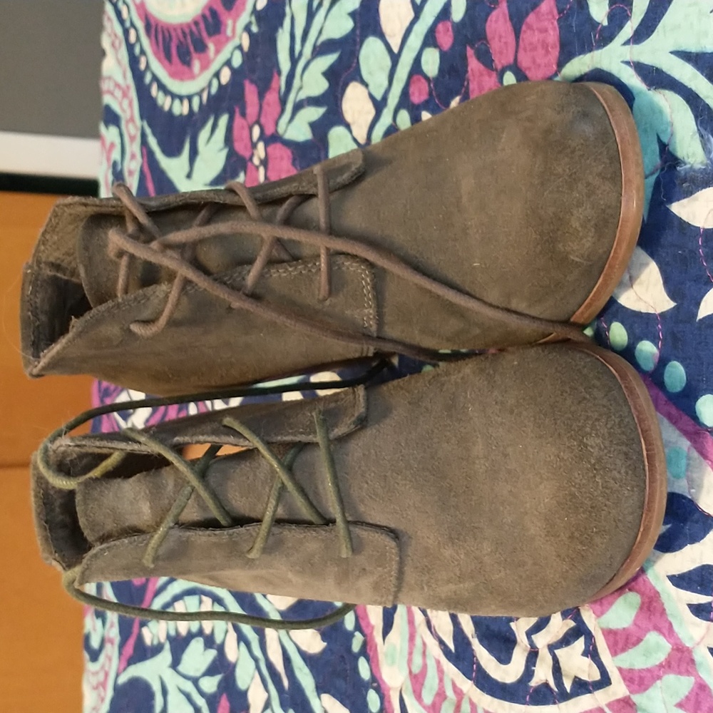Tom's heeled ankle boots